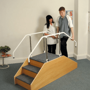 Cầu thang tập bước là dụng cụ y tế thiết thực