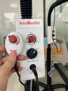 Sử dụng đèn hồng ngoại tại nhà điều trị bệnh xương khớp Sử dụng đèn hồng ngoại tại nhà điều trị bệnh xương khớp