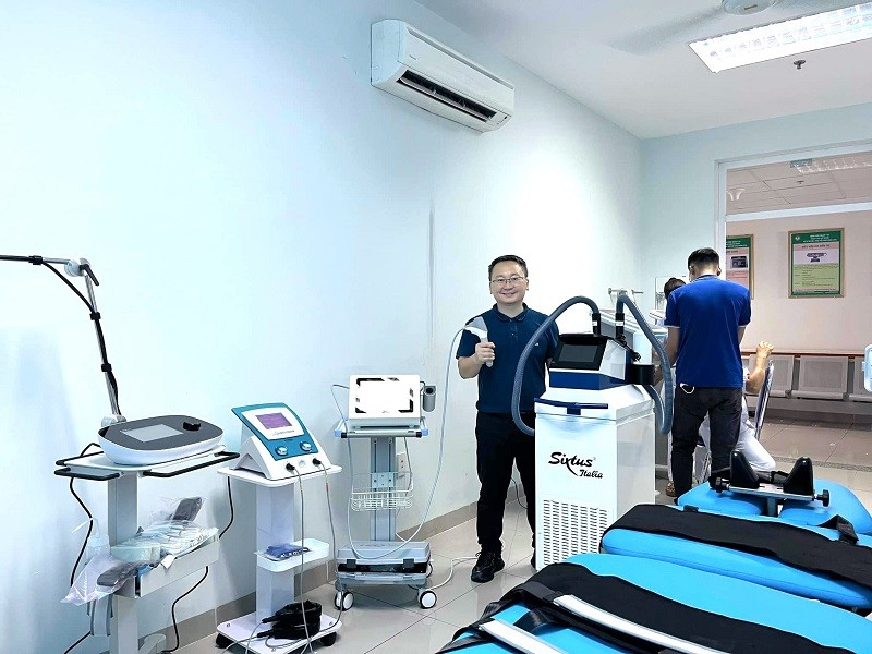 ban giao thiet bi 2 - B&agrave;n giao thiết bị c&ocirc;ng nghệ cao v&agrave; hệ thống oxy cao &aacute;p cho Bệnh viện Qu&acirc;n Y 87