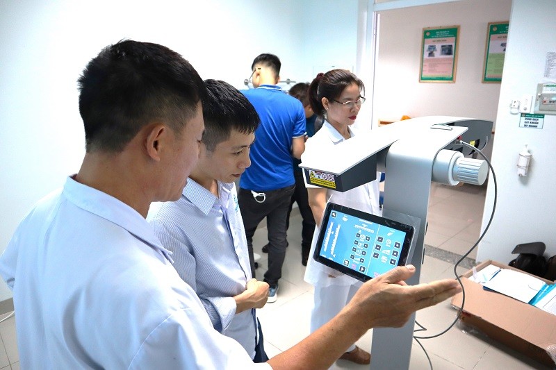 ban giao thiet bi 4 - B&agrave;n giao thiết bị c&ocirc;ng nghệ cao v&agrave; hệ thống oxy cao &aacute;p cho Bệnh viện Qu&acirc;n Y 87