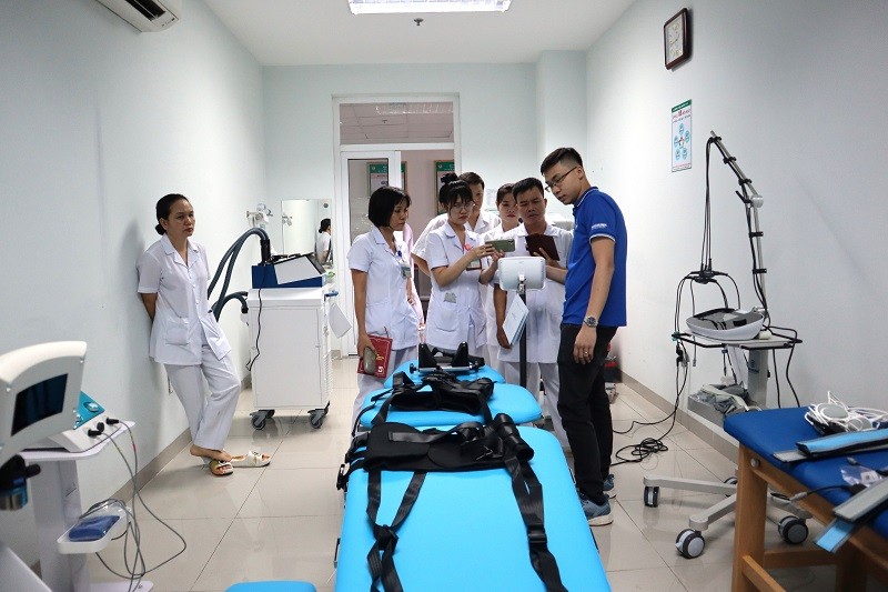 ban giao thiet bi 6 - B&agrave;n giao thiết bị c&ocirc;ng nghệ cao v&agrave; hệ thống oxy cao &aacute;p cho Bệnh viện Qu&acirc;n Y 87