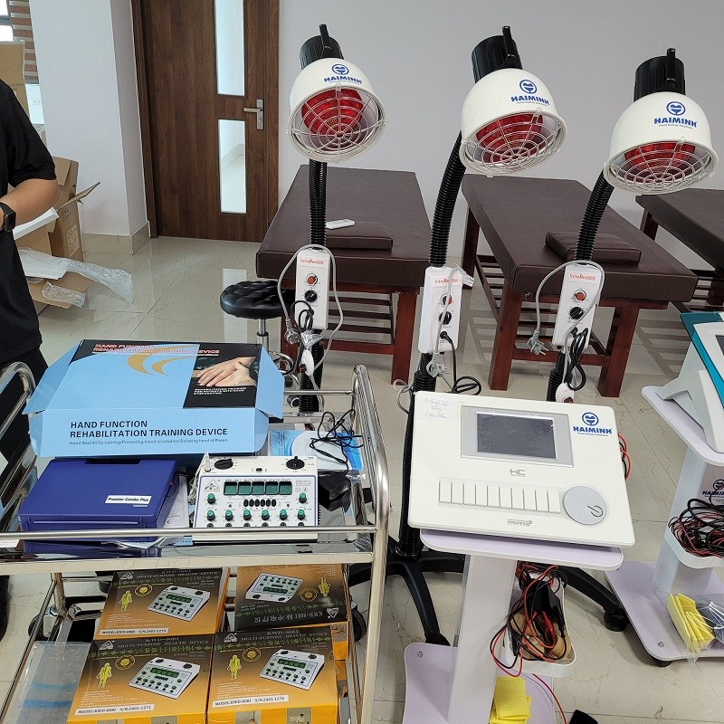 ban giao thiet bi setup phong kham 3 - B&agrave;n giao thiết bị chất lượng - setup ph&ograve;ng kh&aacute;m chuy&ecirc;n nghiệp, tận t&acirc;m