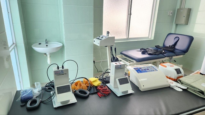 ban giao thiet bi setup phong kham 8 - B&agrave;n giao thiết bị chất lượng - setup ph&ograve;ng kh&aacute;m chuy&ecirc;n nghiệp, tận t&acirc;m