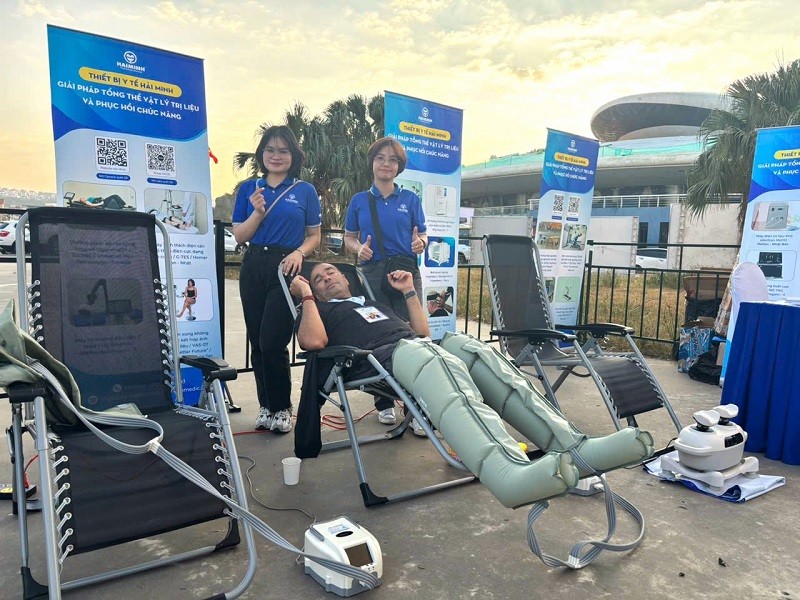 marathon di san ha long 2024 15 - Hải Minh hỗ trợ gi&atilde;n cơ tại VIP Zone giải chạy marathon Di sản Hạ Long 2024