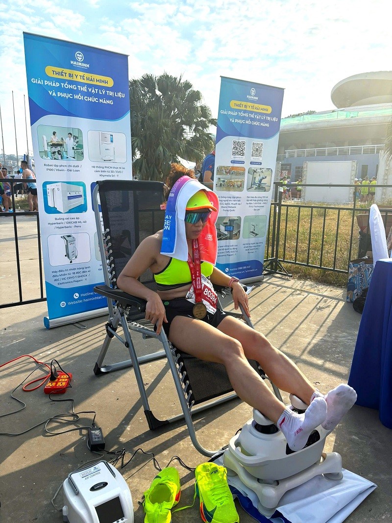 marathon di san ha long 2024 4 - Hải Minh hỗ trợ gi&atilde;n cơ tại VIP Zone giải chạy marathon Di sản Hạ Long 2024