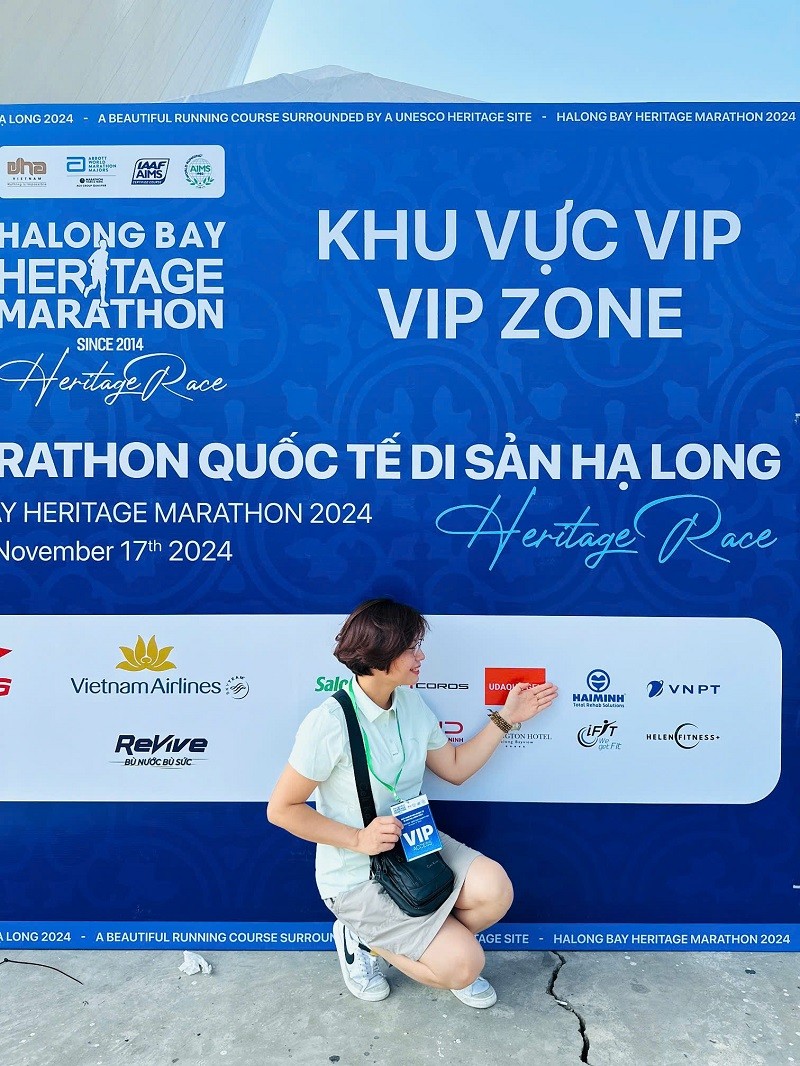 Hải Minh hỗ trợ giãn cơ tại VIP Zone giải chạy marathon Di sản Hạ Long 2024 marathon di san ha long 2024 7 - Hải Minh hỗ trợ giãn cơ tại VIP Zone giải chạy marathon Di sản Hạ Long 2024