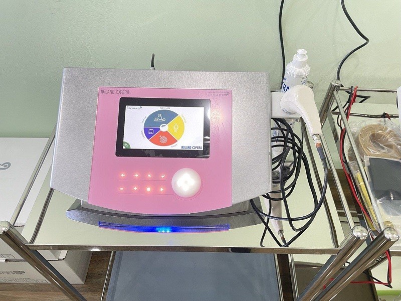 trang bi may sieu am dieu tri 4 - Trang bị m&aacute;y si&ecirc;u &acirc;m cho bệnh viện, ph&ograve;ng kh&aacute;m v&agrave; c&aacute;c cơ sơ y tế