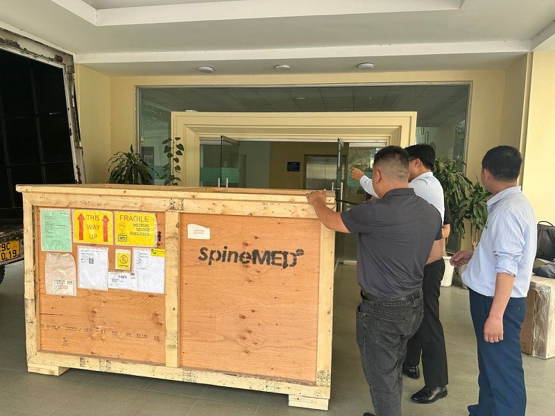 chuyen giao giuong giam ap cot song 5 - Chuyển giao "si&ecirc;u phẩm" giường giảm &aacute;p cột sống SpineMED S200EC