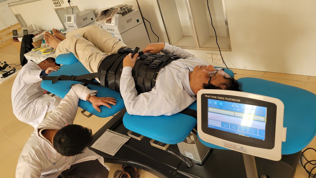 Máy điều trị trượt đốt sống: Giải pháp hiệu quả cho cột sống khỏe mạnh may giam ap cot song - Máy điều trị trượt đốt sống: Giải pháp hiệu quả cho cột sống khỏe mạnh