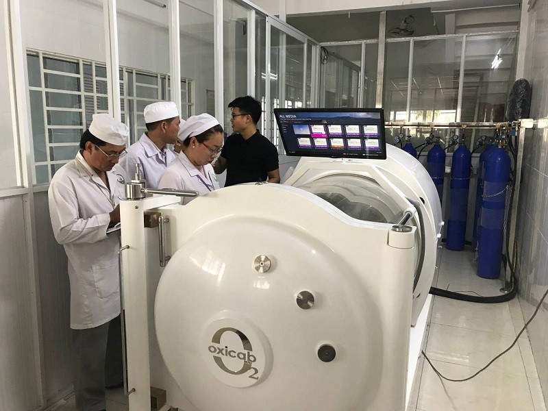 buong dieu tri oxy cao ap - Điều trị điếc đột ngột bằng oxy cao &aacute;p: C&oacute; n&ecirc;n kh&ocirc;ng? Hiệu quả ra sao?