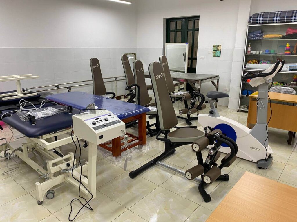 tap phuc hoi chuc nang tai cac co so y te 1024x768 - Vật l&yacute; trị liệu tho&aacute;i h&oacute;a đĩa đệm