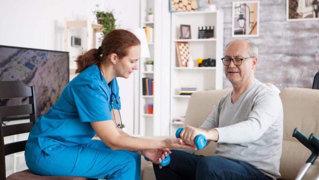 tap vat ly tri lieu tai nha 1024x578 - T&igrave;m hiểu phương ph&aacute;p vật l&yacute; trị liệu cho bệnh nh&acirc;n liệt nửa người