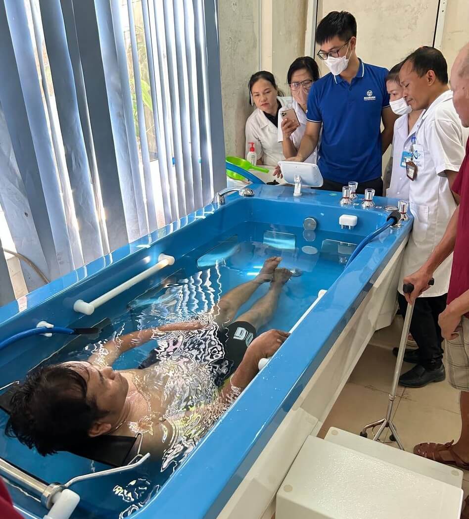 thuy tri lieu - Vật L&yacute; Trị Liệu Cho Người Cao Tuổi: Hướng Dẫn Phục Hồi Sức Khỏe An To&agrave;n