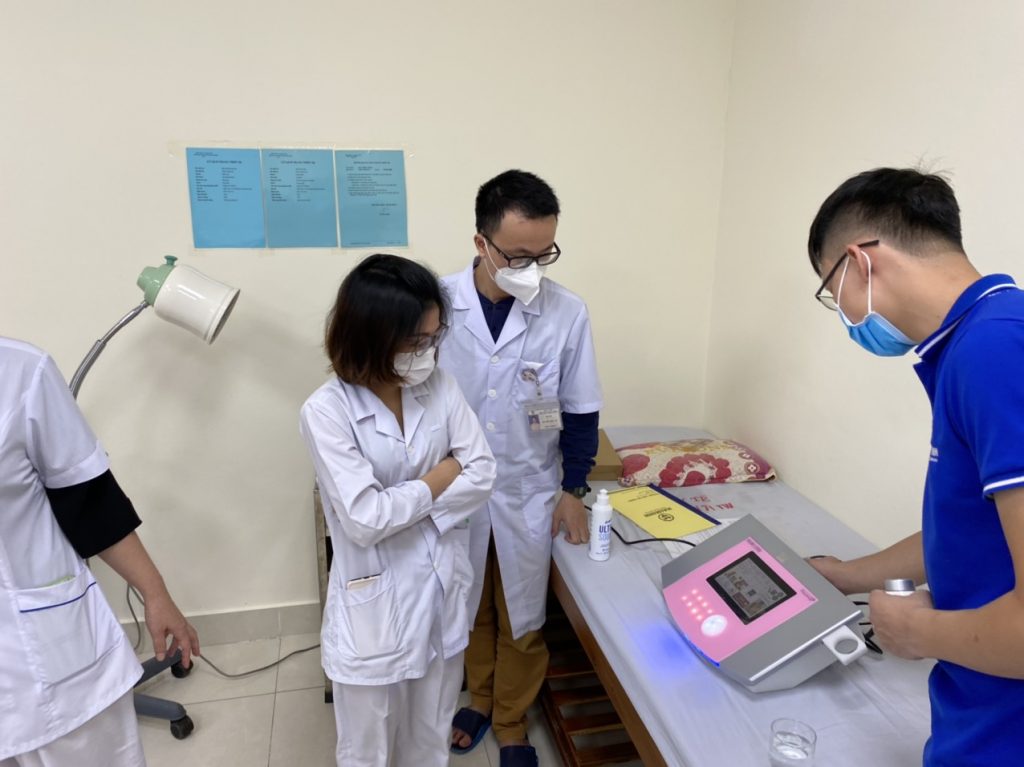 huong dan cach su dung may sieu am tri lieu chuan - Hướng dẫn c&aacute;ch sử dụng m&aacute;y si&ecirc;u &acirc;m trị liệu chuẩn