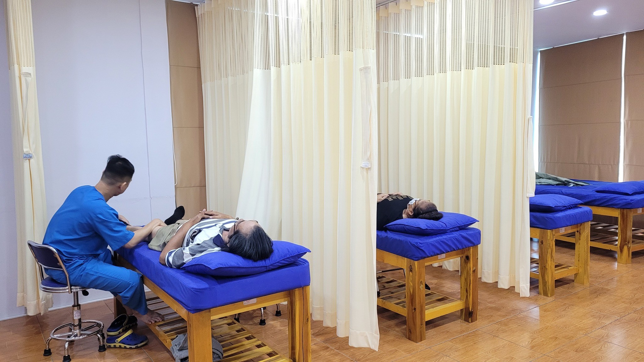 tập lăn trở cho bệnh nhân