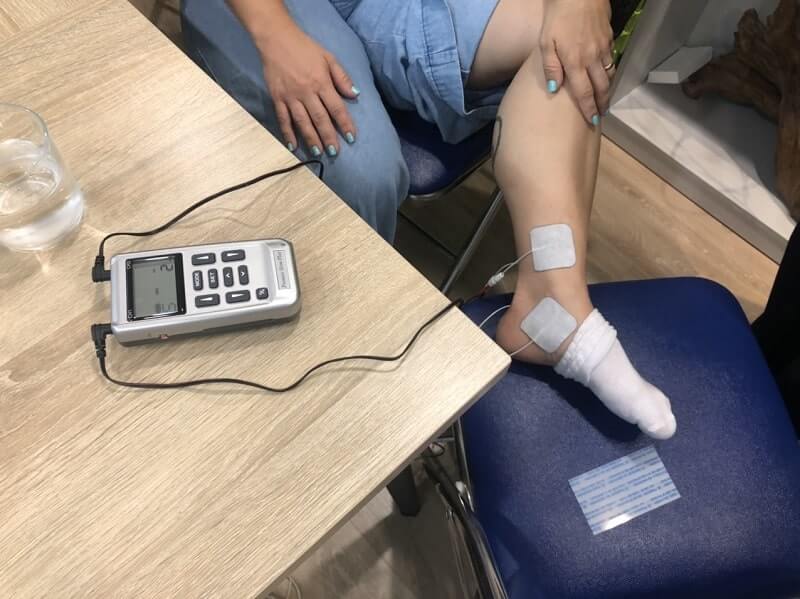 cach dieu tri chan bi bong gan bang dien xung tri lieu - C&aacute;ch điều trị ch&acirc;n bị bong g&acirc;n nhanh khỏi