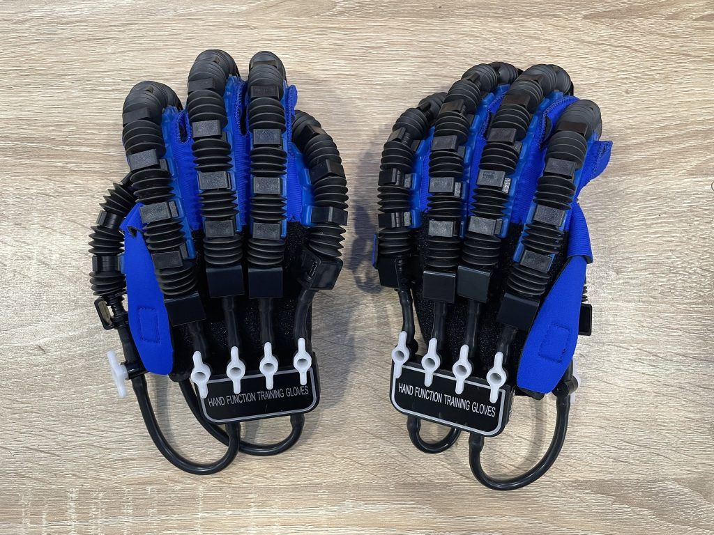 gang tay robot 1024x768 - Yếu b&agrave;n tay l&agrave; g&igrave;? Phục hồi chức năng b&agrave;n tay bị mất lực