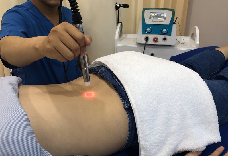 laser tri lieu - Điều trị hẹp ống sống thắt lưng