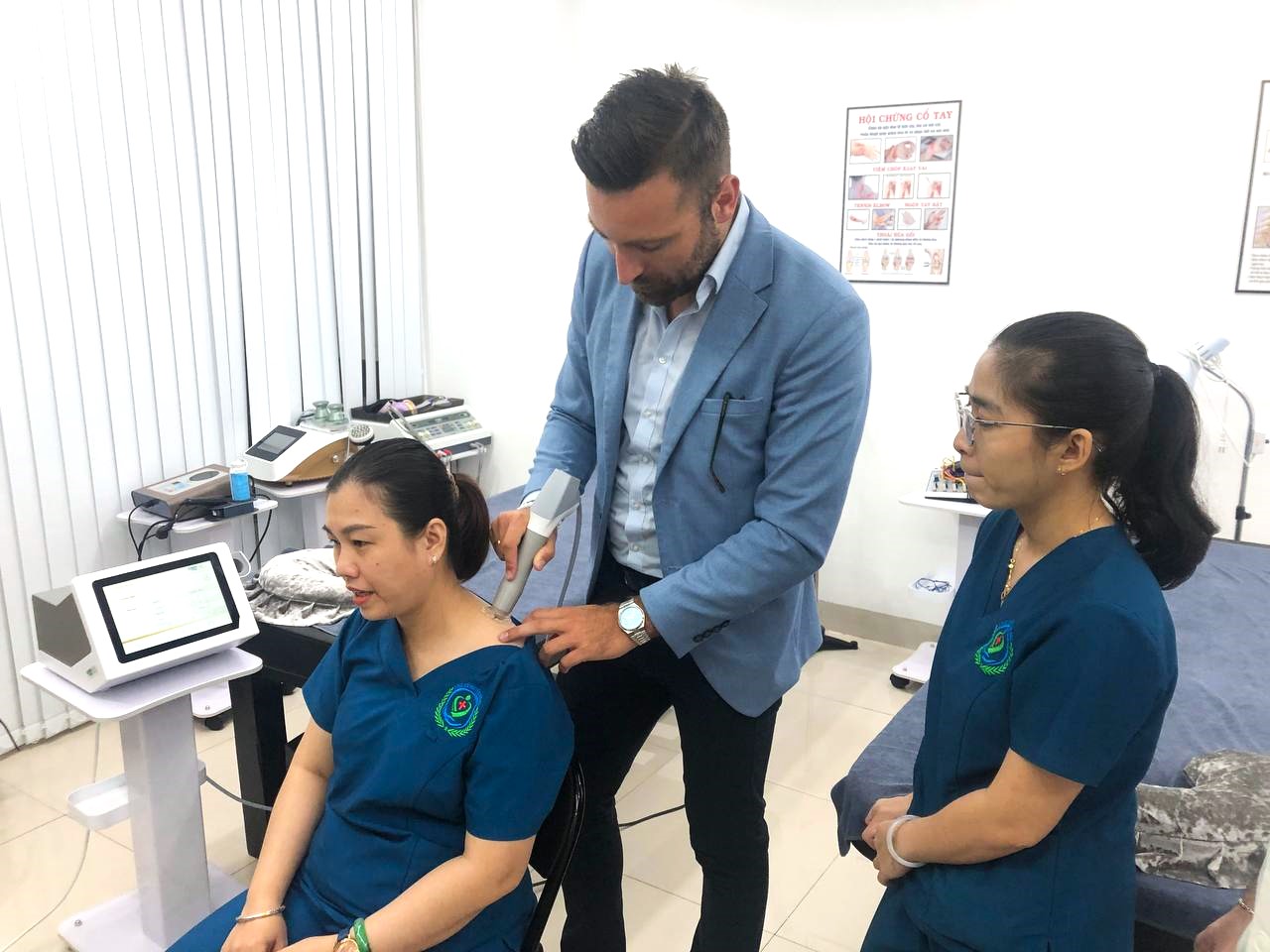 xung kich tri lieu - C&aacute;ch điều trị hội chứng Sudeck sau g&atilde;y xương