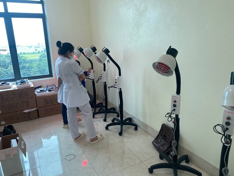 den hong ngoai tri lieu - Chiếu đ&egrave;n hồng ngoại c&oacute; được BHYT thanh to&aacute;n? 5 điều cần biết trước khi đi trị liệu